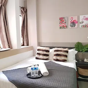 Hotel Leo Leisure @ Market