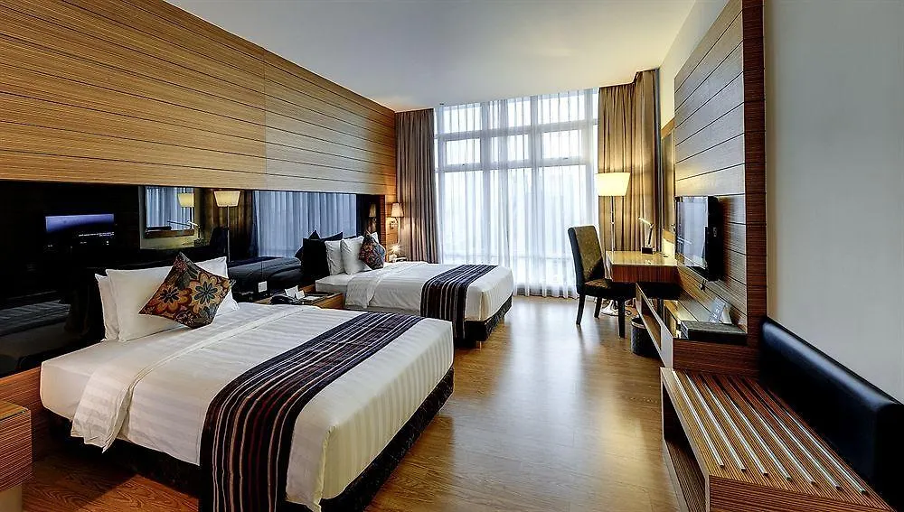 Ramada Plaza Kuala Lumpur 5*,